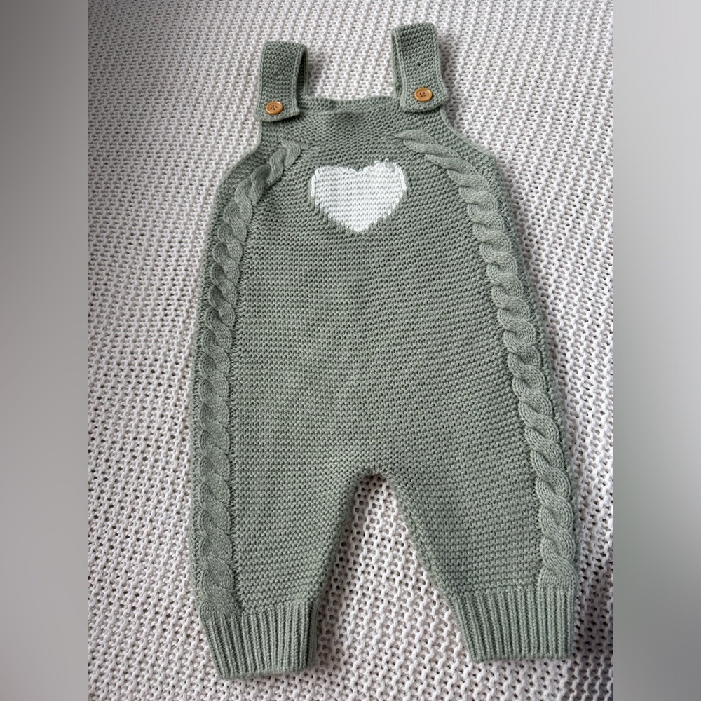 2-4 months brand new overall in Sage